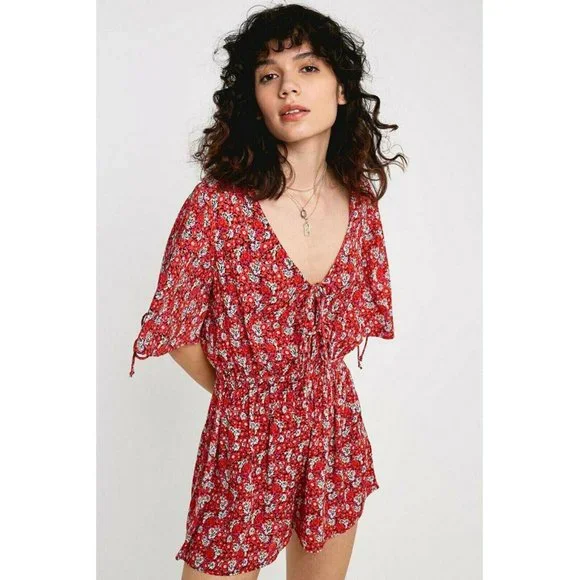 UO Faith Floral Print Crinkle Playsuit - red M at Urban Outfitters